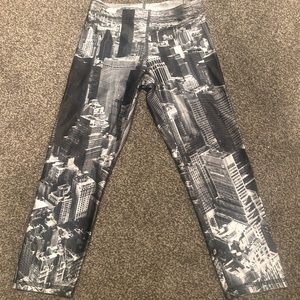 Terez Cityscape Mid Calf Leggings Size Medium